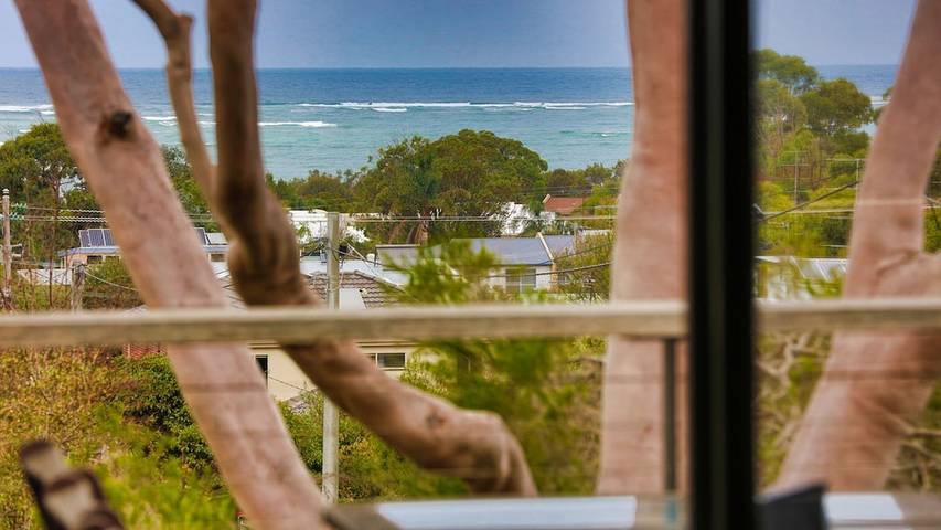 Holiday home for 9 people, with garden and terrace in Inverloch