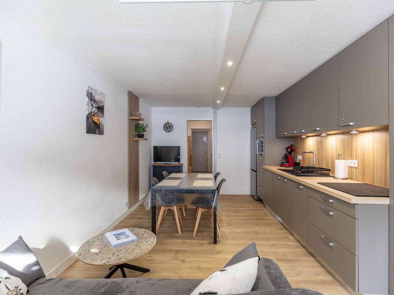 Ganzes Studio, Renoviertes Studio für 6, Südbalkon, nah an Pisten, moderne Ausstattung in La Mongie, Bagnères-de-Bigorre