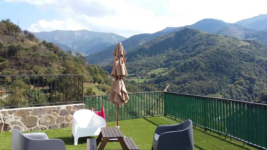 Apartamento para 4 personas, con Balcón y Terraza además de Jardín y Vistas en Laviana