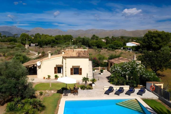 Villa 'L'Embat' avec vue sur les montagnes, piscine privée et Wi-Fi in Pollença, Majorque du Nord