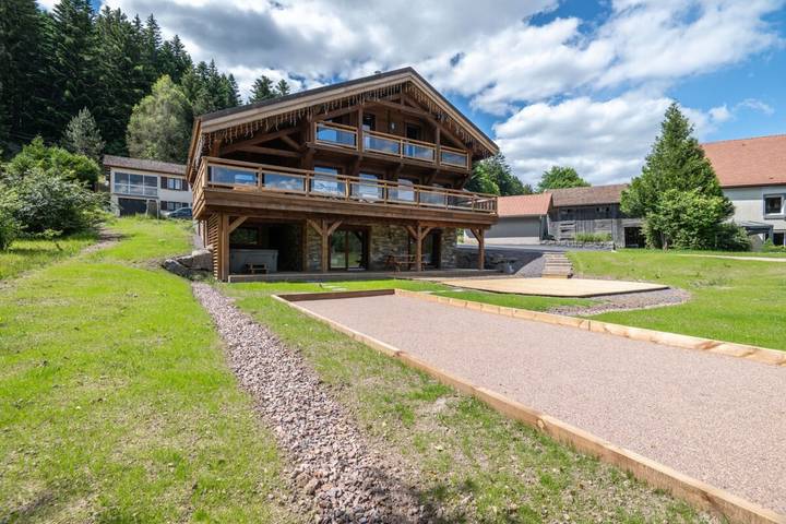 Chalet pour 12 personnes, avec Balcon ainsi que Jacuzzi et Sauna à Gérardmer - 2