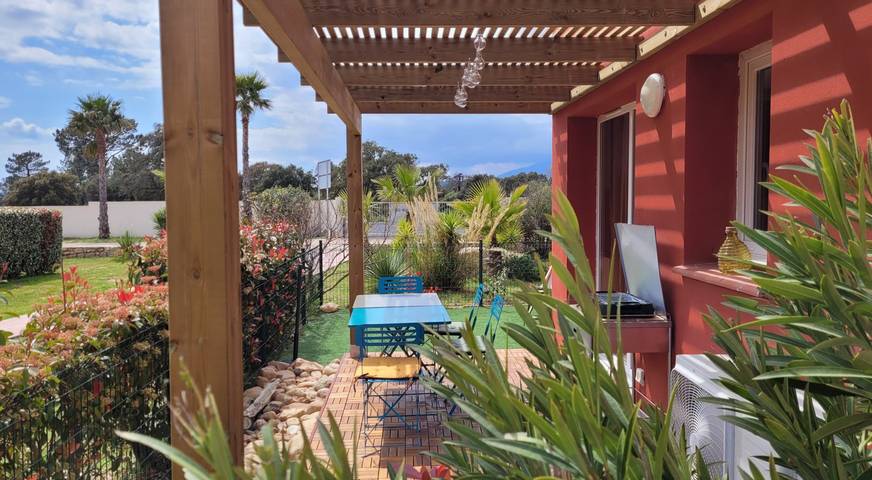 Appartement de vacances pour 4 personnes, avec piscine ainsi que jardin et terrasse