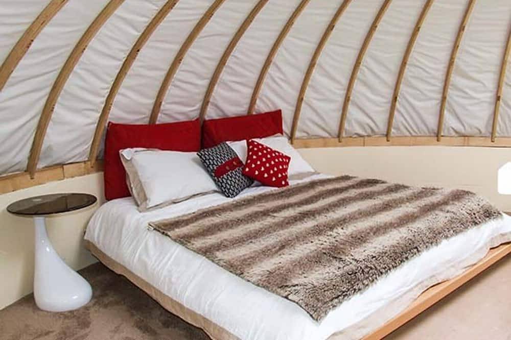 Secret Island Yurt, Beckford in Beckford, Worcestershire
