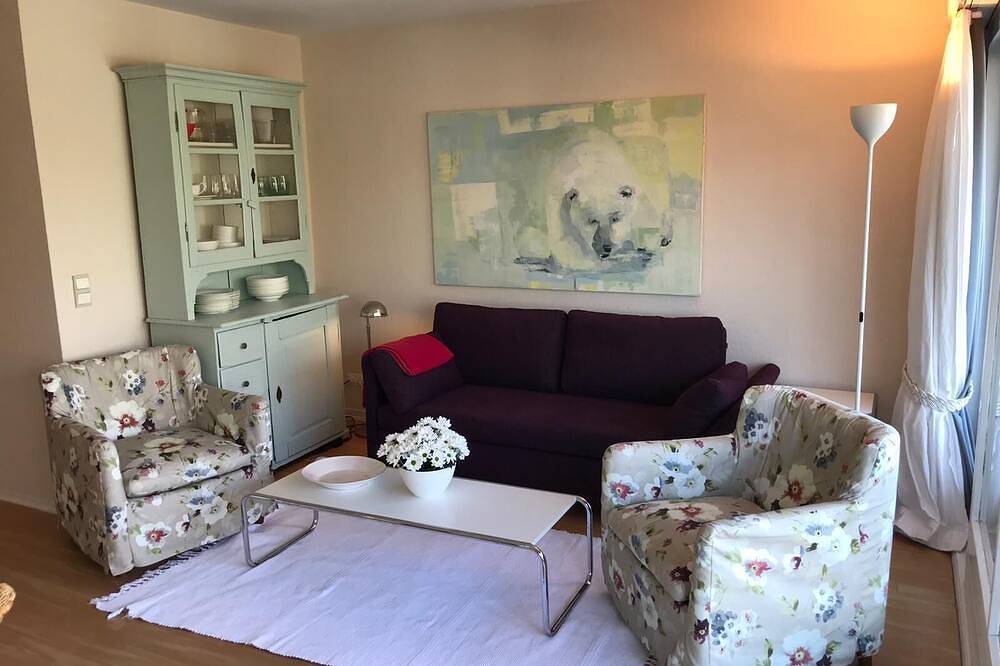 Ganze Wohnung, Helles, gemütliches Apartment unter Reet mit großer sonniger Terrasse in Wenningstedt, Sylt
