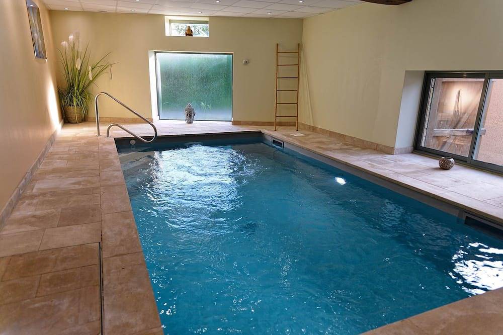 Mon petit paradis / piscine intérieure privative in Lournand, Région de Mâcon