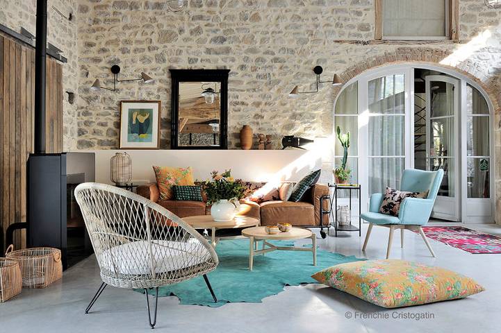 Gîte pour 15 personnes, avec terrasse ainsi que jardin et piscine