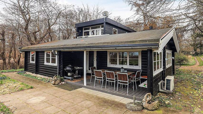 Ferieudlejning for 7 personer, med terrasse i Dronningmølle