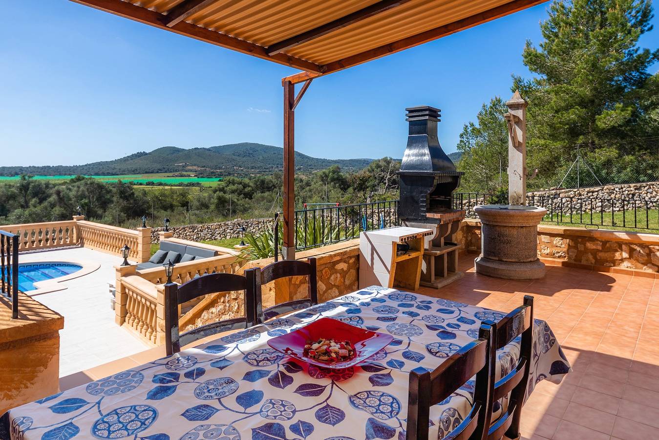 Villa 'Maria' con vistas a la montaña, Wi-Fi y aire acondicionado in Manacor, Mallorca Este