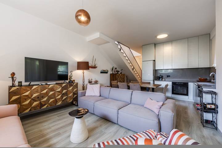 Location de vacances pour 4 personnes, avec balcon à Himarë