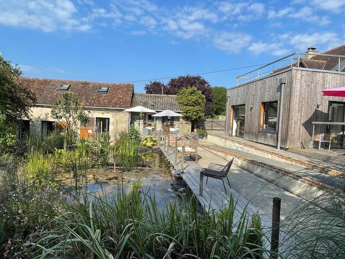 Chambre d’hôte pour 4 personnes, avec Terrasse et Jardin ainsi que Piscine et Vue