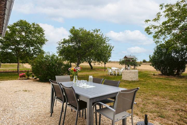 Gîte Le Fournil - Les Gites Du Moulin with Private Terrace, Garden & Wi-Fi in Saint-Hilaire-la-Palud in Saint-Hilaire-la-Palud, Niort region