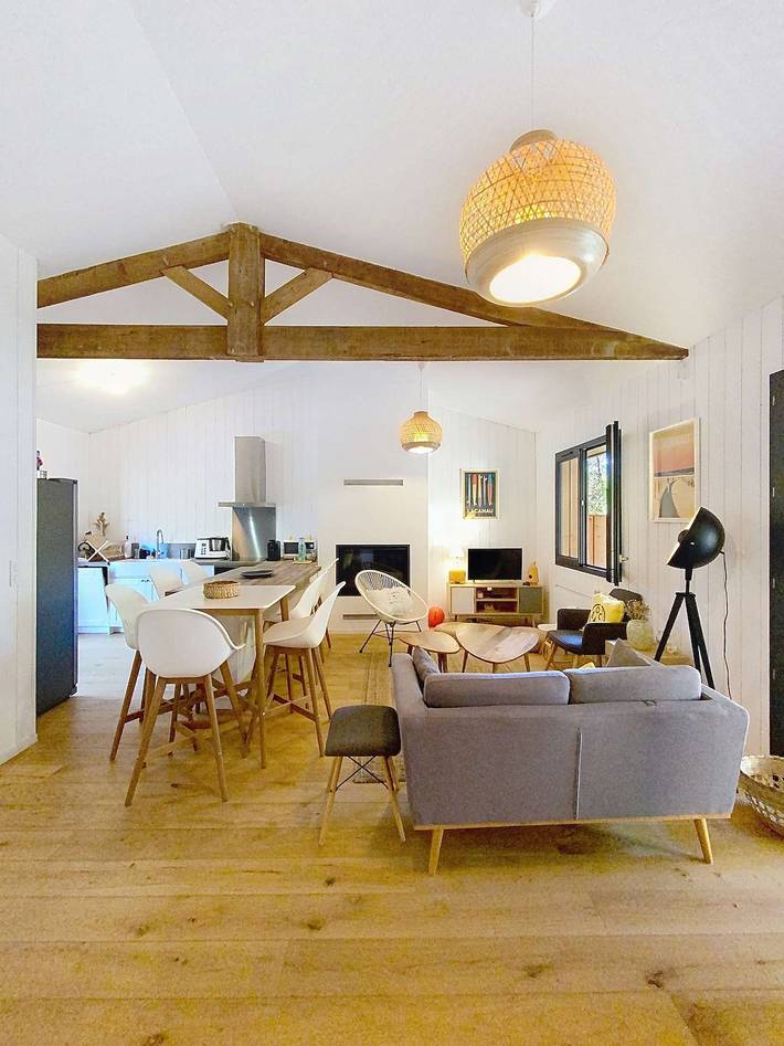 Ganze Ferienwohnung, Wunderschönes Ferienhaus in der Nähe des Sees mit beheiztem Pool -bis zu 7 Personen in Lac de Lacanau, Lacanau