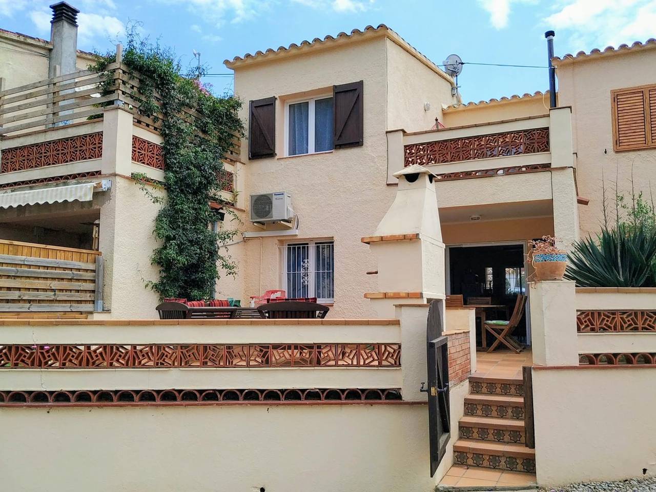 Charmantes 118m² Ferienhaus mit Pool & Balkon in l'Escala, Oberampurien