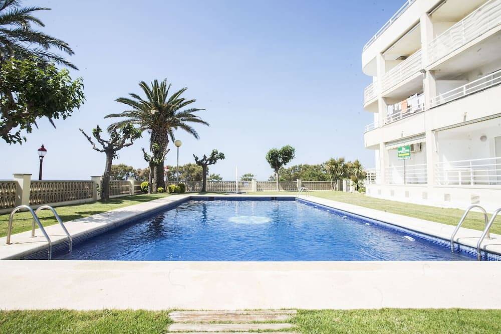 Ganze Wohnung, Apartamento Xaloc: Primera línea de mar con piscina, terraza y parking in Platja Llarga de Cubelles (Vilanova i la Geltrú), Cubelles