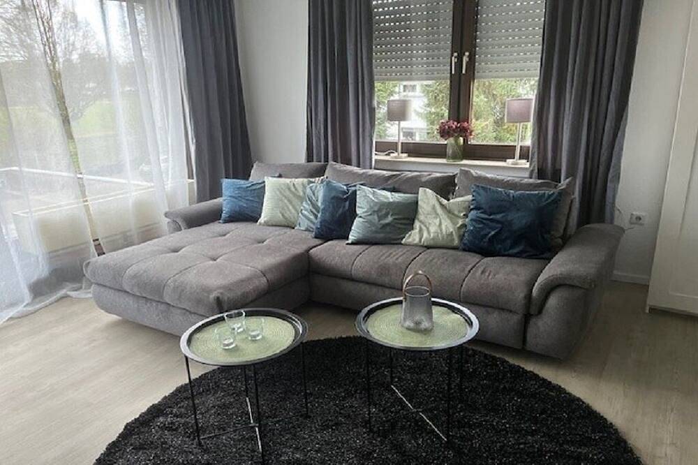 Ganze Wohnung, Geräumige Wohnung in zentraler Lage direkt an dem Fluss Niers und Park gelegen in Mönchengladbach, Niederrhein