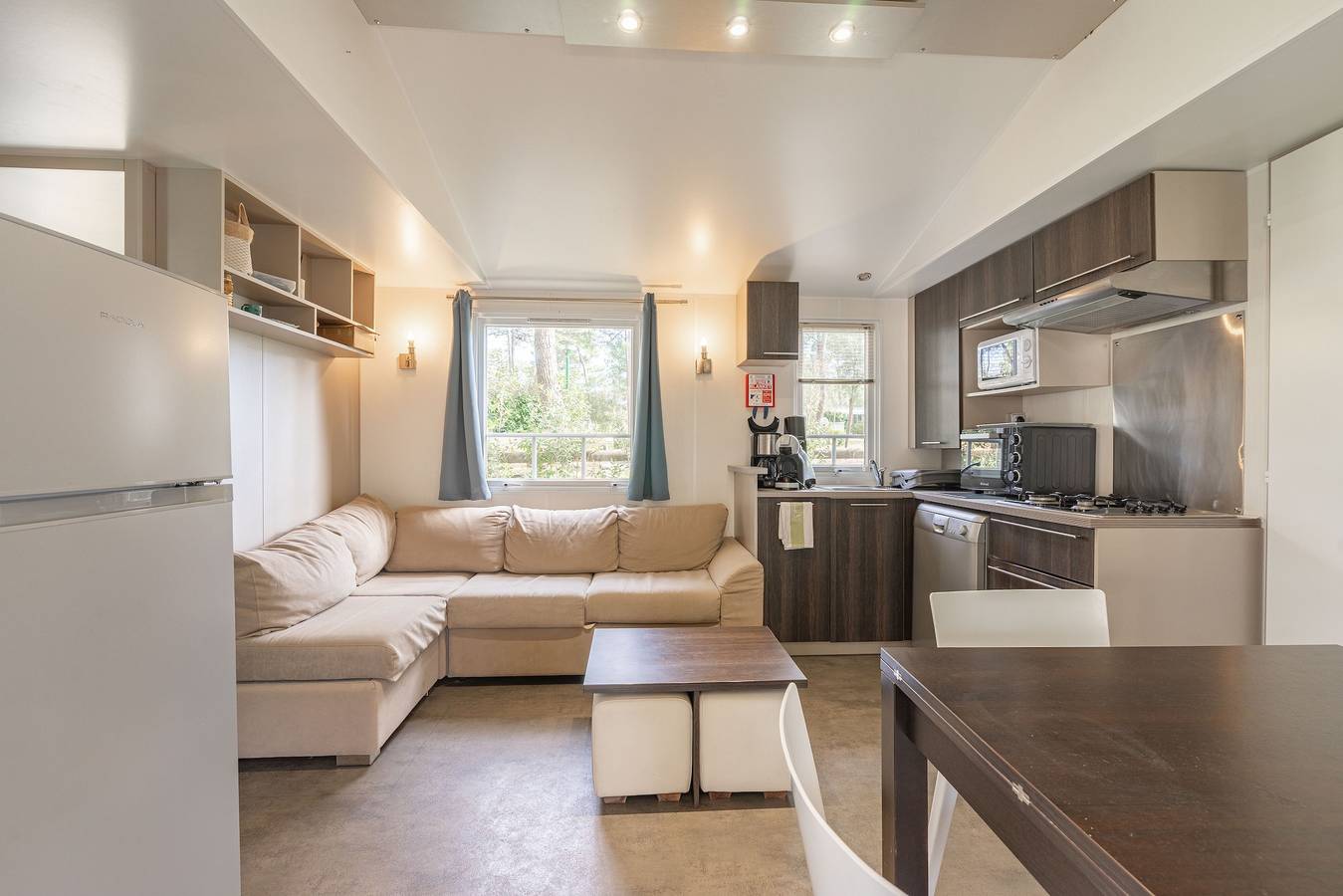 Mobil-home 'Bonne Anse La Palmyre' avec piscine partagée, terrasse privée et jardin privé in Les Mathes, Côte de Beauté