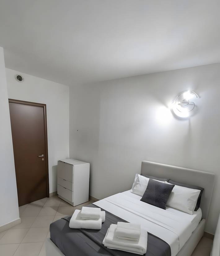 Appartamento intero, Appartamento 'Milano- Bisceglie M1 Garage Gratis' con giardino comune, Wi-Fi e aria condizionata in Milano, Provincia di Milano