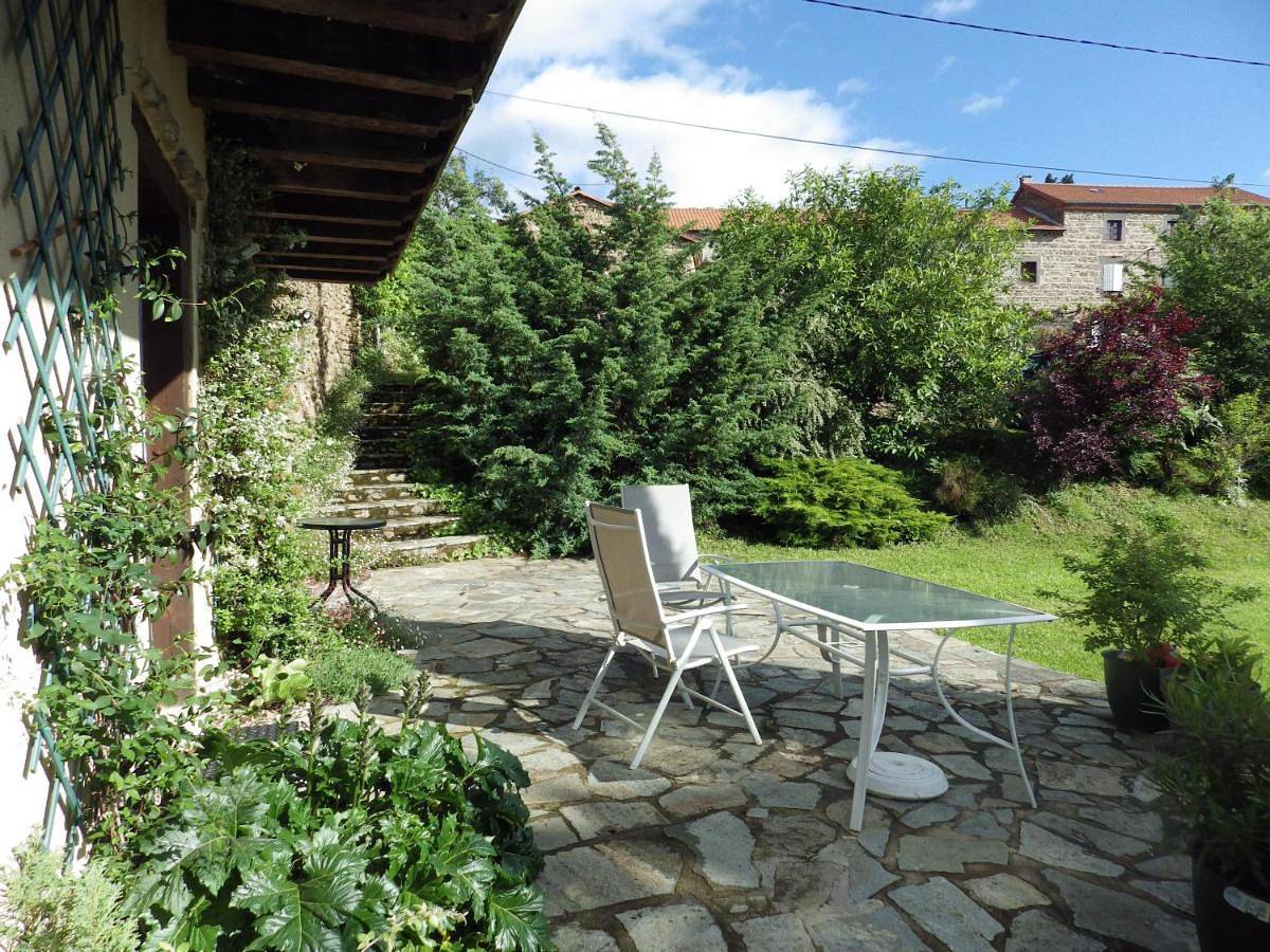 Appartement entier, Petit appartement de charme, belle vue in Villeneuve-d'Allier, Haute-Loire