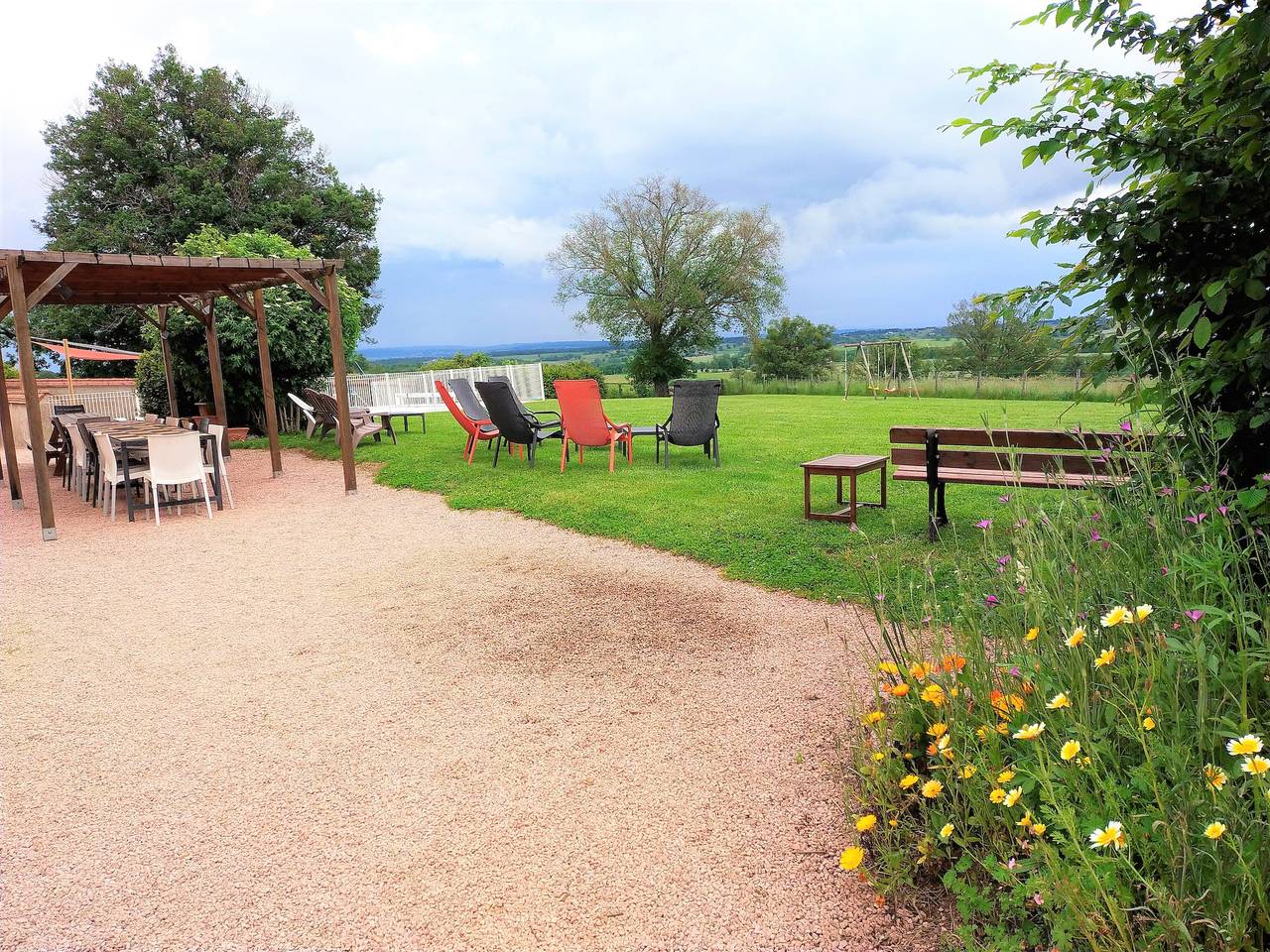 Grand gîte sans voisinage, avec piscine, pour votre tribu in Céron, Région de Charolles