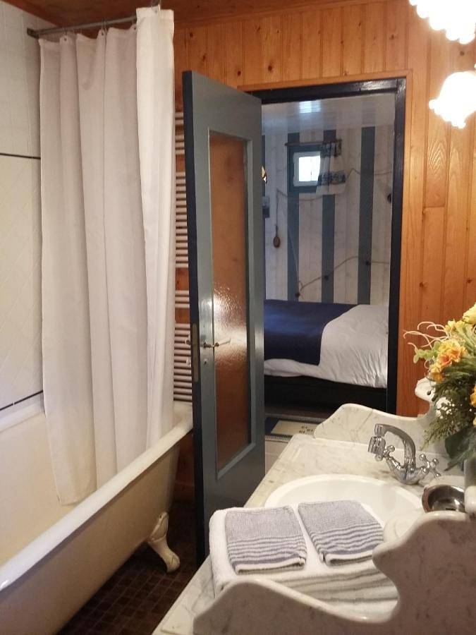 Location de vacances pour 2 personnes, avec terrasse ainsi que vue et jardin à Saint-Pierre-de-Plesguen - 4