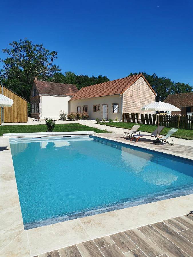 Chambre d’hôte pour 2 personnes, avec Terrasse et Jardin ainsi que Piscine et Vue à Marcilly-en-Gault