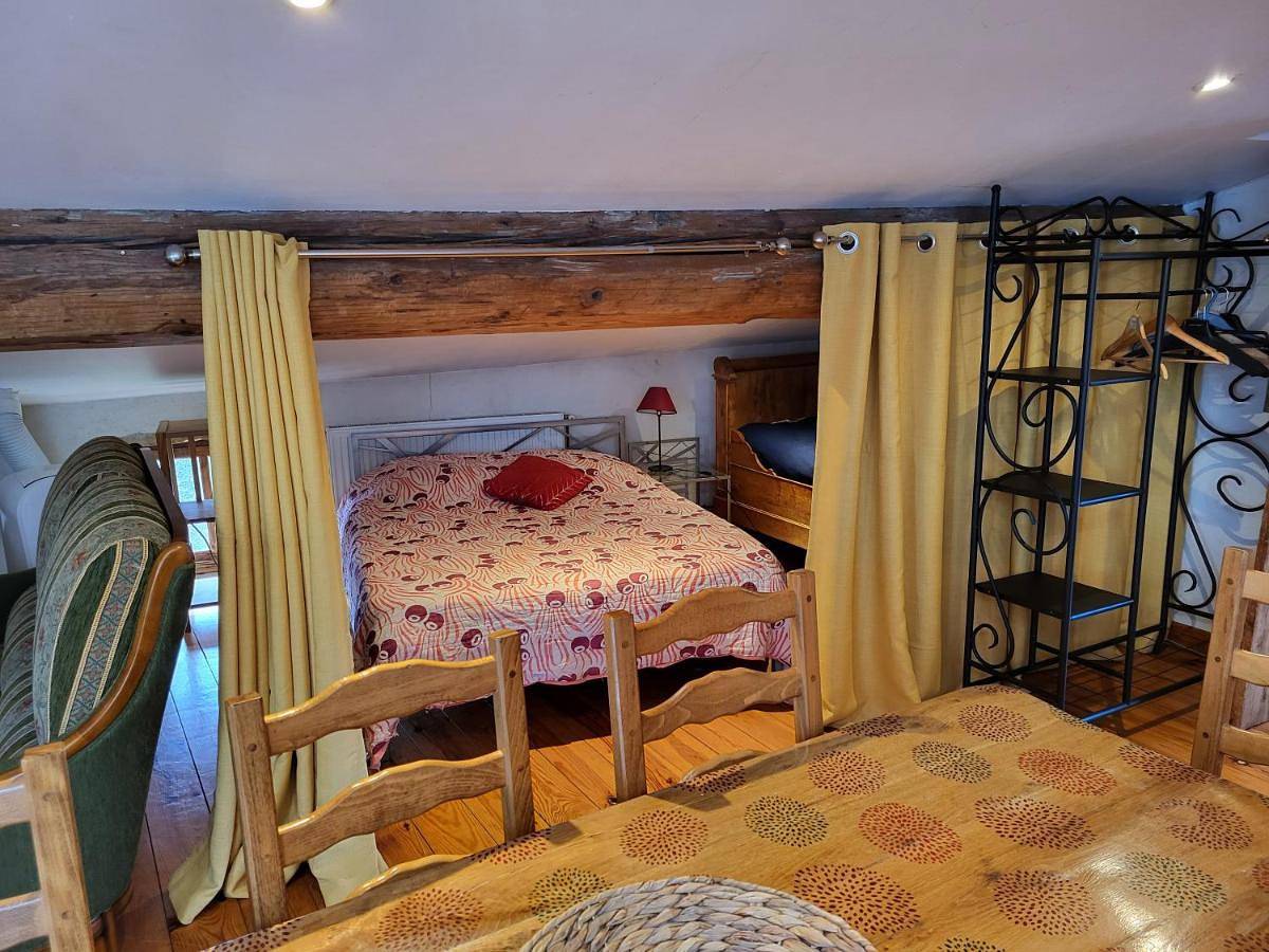 Appartement entier, Gite le grenier des maraichers in Albigny-sur-Saône, Lyon et ses environs