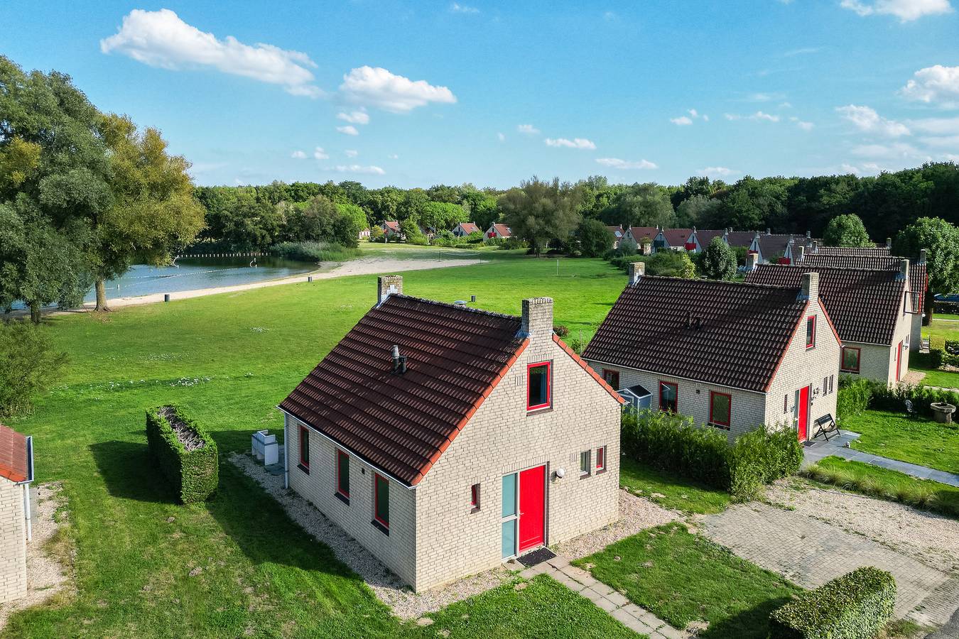 Vakantiepark 't Broeckhuys — 4 - Person Wellness Badhuys 13 Bungalow in Betuwe