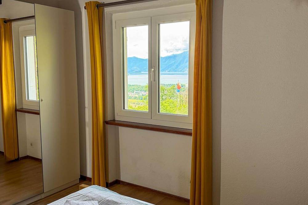 Einfamilienhaus im Tessiner Stil an sonniger Hanglage in Lavertezzo, Tessiner Alpen