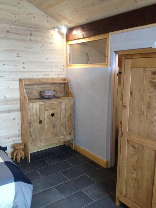 Location de vacances pour 2 personnes, avec vue ainsi que terrasse et jardin à Aigueblanche - 2