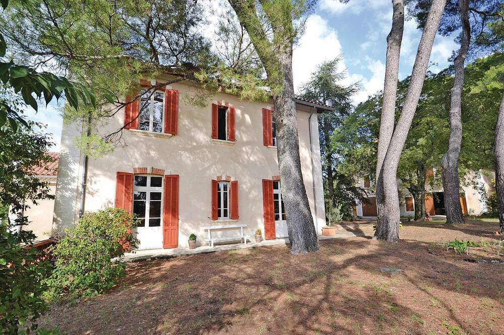 Schönes Haus in Puymeras mit Küche in Puyméras, Parc naturel régional du Mont-Ventoux