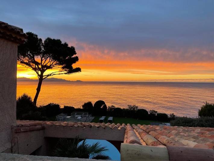 Villa pour 12 personnes, avec Balcon et Terrasse ainsi que Jardin et Piscine à Carry-le-Rouet - 4