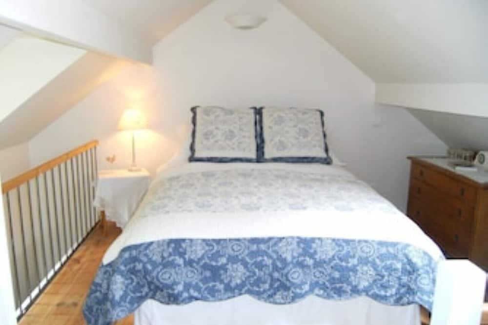 Cottage Albertine- In A Garden Setting With Views Over The Rooftops Of Dinan in Dinan, Région de Dinan