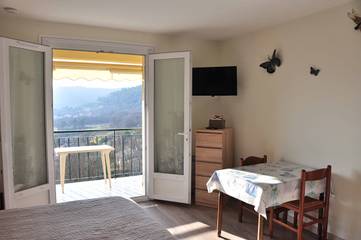 Gîte pour 2 personnes, avec balcon et piscine à Gréoux-les-Bains