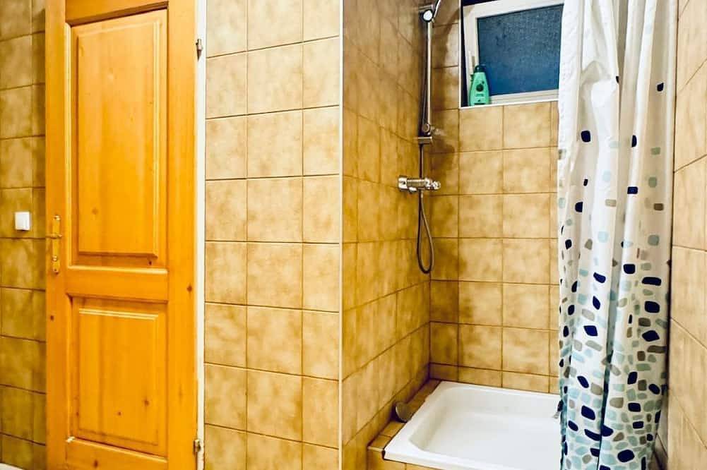 Charming Villa Stay | Garden & Parking Included in Floridsdorf, Wien