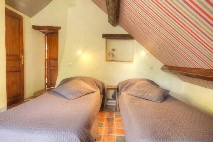 Gîte pour 9 personnes, avec terrasse ainsi que piscine et jardin à Buffon - 3
