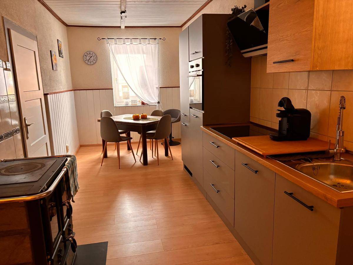 Ganze Wohnung, Two-Bedroom Apartment in Schleiz, Saaleland
