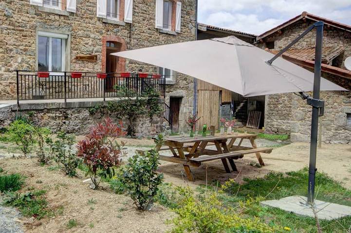 Gîte pour 12 personnes, avec Terrasse et Jardin à Saint-Didier-sur-Rochefort