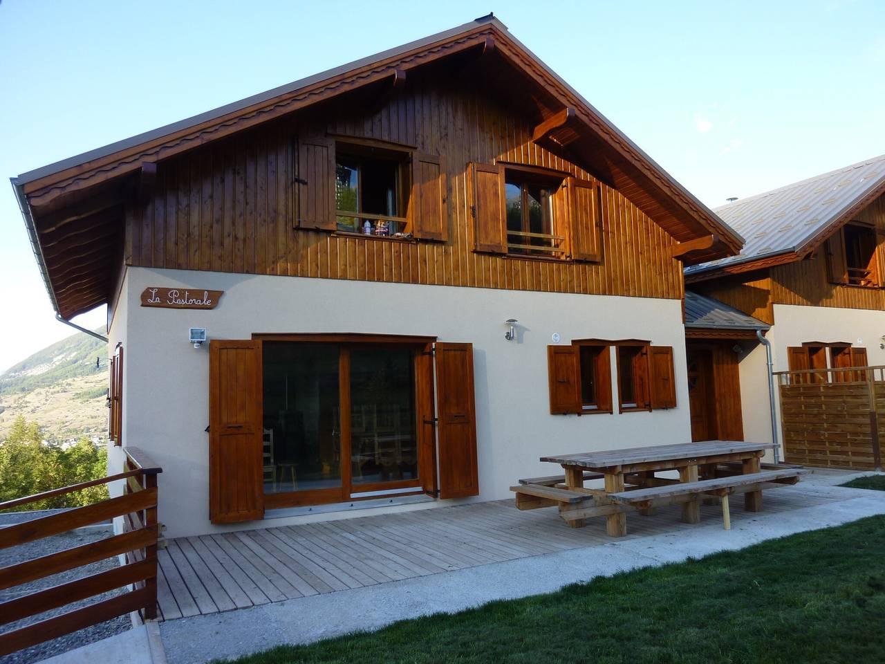 Chalet 'Pastorale Au Pied Des Pistes' avec vue sur les montagnes, piscine partagée et Wi-Fi in Les Orres, Parc national des Écrins