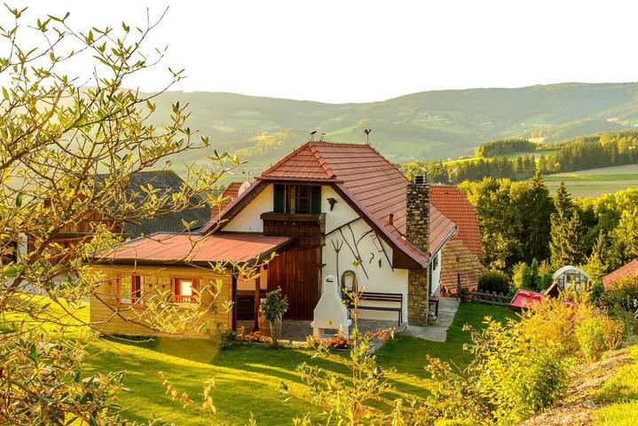 Ferienhaus für 8 Personen, mit Balkon und Terrasse sowie Garten und Sauna in Pöllauberg