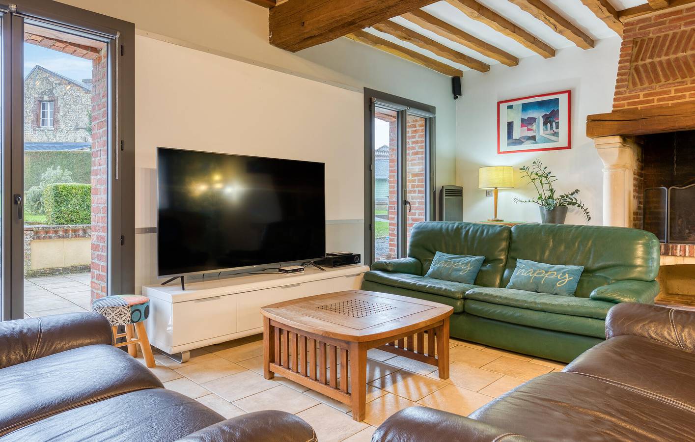 Cozy Riverside Apartment in Toussaint with Parking in Ganzeville, Région du Havre