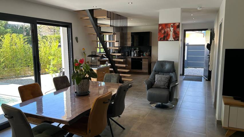Villa Harmonie with Private Pool, Wi-Fi, and Air Conditioning in Bagnols-sur-Cèze, Nimes region