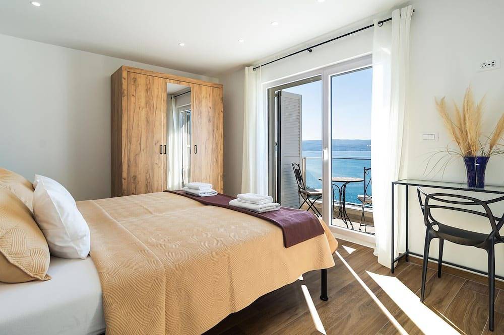 Prachtig huis in Jesenice met uitzicht. in Jesenice, Split-Dalmatië