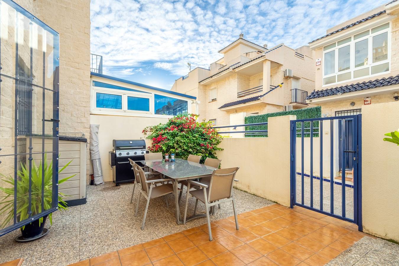 Bungalow en Torrevieja cerca de la playa con piscina compartida y Wi-Fi in Mar Azul Torrevieja, Torrevieja