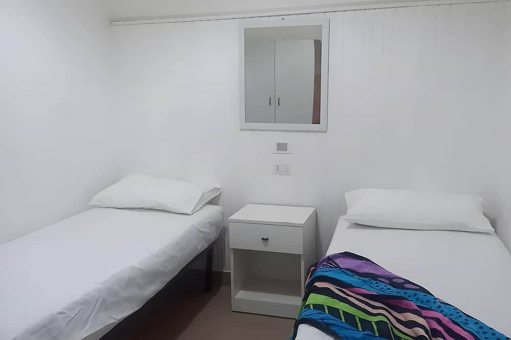 Entire apartment, Apartment 'Blu' with Private Terrace, Private Garden and Air Conditioning in Conchiglie-Alto Lido, Gulf of Taranto