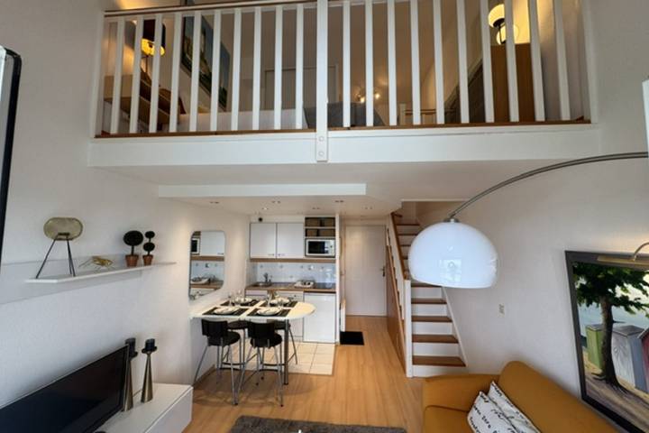 Gîte pour 4 personnes, avec Balcon ainsi que Terrasse et Piscine dans Port Guillaume