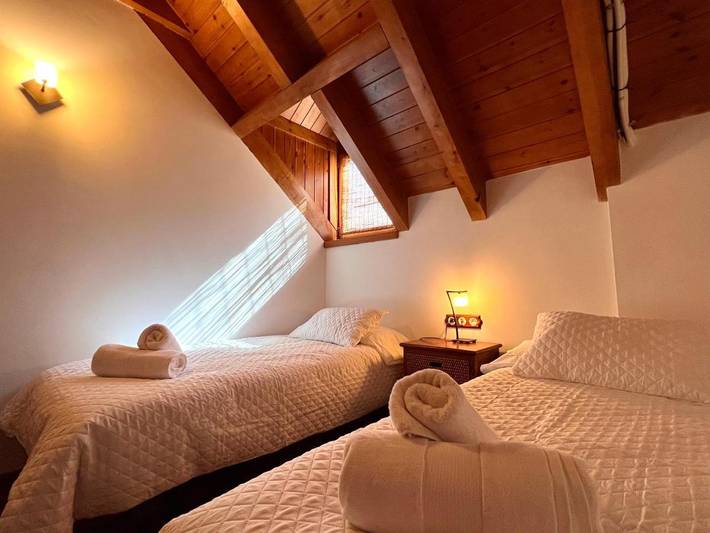 Gîte pour 6 personnes, avec balcon ainsi que vue et vue sur le lac à Rialp - 4