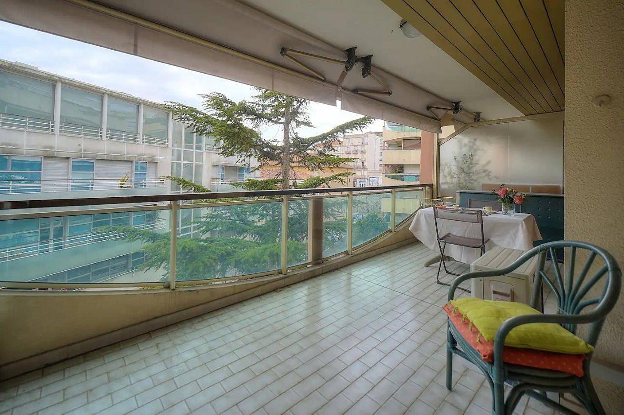 Entire apartment, One bedroom apartment in the center of Cannes walking distance to the Palais des Festivals and beach in Cannes, Mediterranean Coast (France)