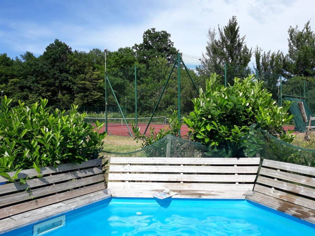 La Vache Tennis Privé in Crux-la-Ville, Nièvre