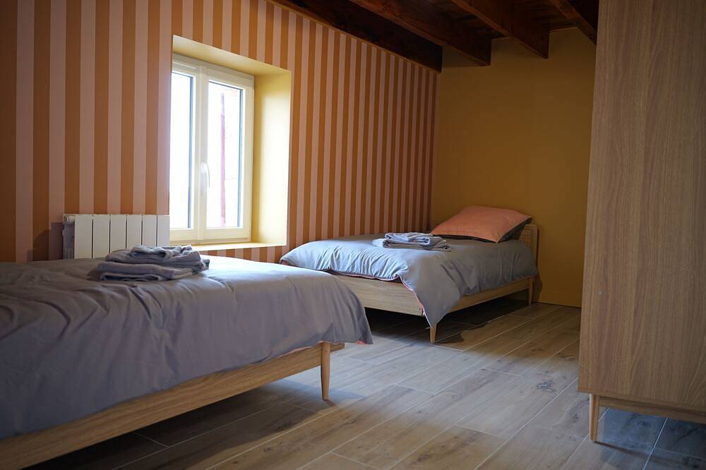 Gîte \"Le Pigeonnier\" accessible Pmr in Ronno, Région de Villefranche-sur-Saône