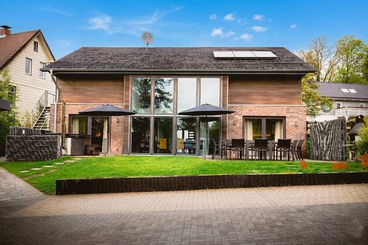 Villa für 18 Personen, mit Whirlpool und Terrasse sowie Garten und Sauna in Niedersachsen